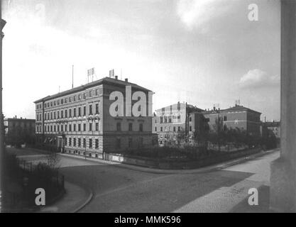. Deutsch : Alumnat der Thomaner, Hillerstraße 8 ; im Hintergrund die neue Thomasschule, Schreberstraße 9 . après 1881. Hermann Walter (1838-1909) Der Alumnat Thomaner 1881 Banque D'Images