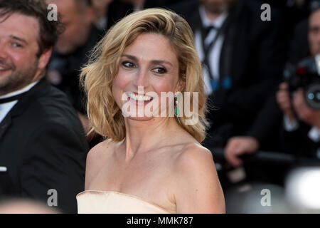 Cannes, France. 11 mai 2018. Julie Gayet assiste à la projection de 'Ash est la plus pure White (Jiang Hu Er Nv) lors de la 71e assemblée annuelle du Festival du Film de Cannes au Palais des Festivals le 11 mai 2018 à Cannes, France Banque D'Images
