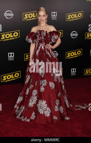 Emilia Clarke 05/10/2018 La première mondiale de 'Solo : Une histoire de la guerre des étoiles' qui s'est tenue à Hollywood, CA Photo : Cronos/Hollywood News Crédit : Cronos/Alamy Live News Banque D'Images