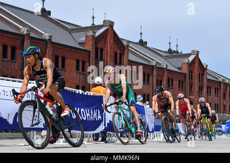 Yokohama, Kanagawa, Japon. 12 mai 2018. Makoto Odakura (JPN) Triathlon : triathlon ITU World Elite Hommes de Yokohama, Yokohama, Kanagawa, Japon. Credit : MATSUO .K/AFLO SPORT/Alamy Live News Banque D'Images