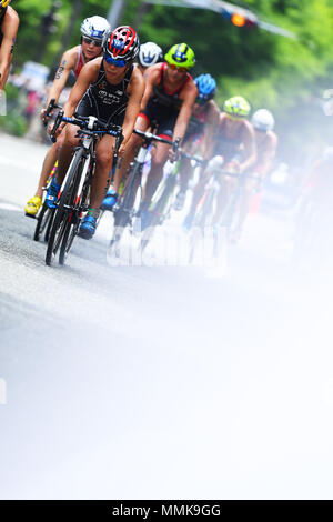 Yokohama, Kanagawa, Japon. 12 mai 2018. Ai Ueda (JPN) Triathlon : triathlon ITU World Women's Elite de Yokohama, Yokohama, Kanagawa, Japon. Credit : MATSUO .K/AFLO SPORT/Alamy Live News Banque D'Images