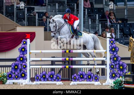 Windsor, Royaume-Uni. 12 mai 2018, Windsor.UK. 12 mai 2018.Jour 4. Royal Windsor Horse Show. Windsor. Dans le Berkshire. UK. L'accumulateur 2* parrainé par ClipMyHorse. Scarlett équitation Slater.GBR impeccable.12/05/2018. Credit : Sport en images/Alamy Live News Banque D'Images