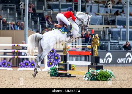 Windsor, Royaume-Uni. 12 mai 2018, Windsor.UK. 12 mai 2018.Jour 4. Royal Windsor Horse Show. Windsor. Dans le Berkshire. UK. L'accumulateur 2* parrainé par ClipMyHorse. Scarlett équitation Slater.GBR impeccable.12/05/2018. Credit : Sport en images/Alamy Live News Banque D'Images