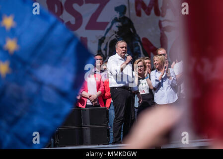 2018.05.12, Varsovie, Pologne. Des dizaines de milliers de Polonais se rassemblent pour manifester un soutien continu pour l'adhésion de la Pologne dans l'UE. Banque D'Images