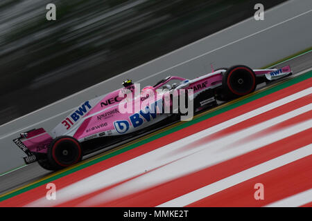 Barcelone, Espagne. 12 mai 2018. Esteban Ocon de France la conduite (31) Sahara Force India F1 Team VJM11 Mercedes sur la voie au cours de la qualification pour le Grand Prix d'Espagne de Formule 1 sur le circuit de Catalunya le 12 mai 2018 dans Montmelo, Espagne. Credit : CORDON PRESS/Alamy Live News Banque D'Images