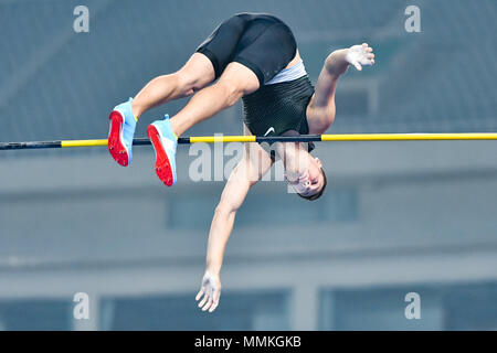 Shanghai, Chine. 12 mai 2018. Pawel Wojciechowski (POL) en action au cours de 2018 de Shanghai de l'IAAF Diamond League : MEN'S à la perche au Stade de Shanghai, le samedi 12 mai 2018. SHANGHAI, CHINE. Credit : Crédit : Wu G Taka Taka Wu/Alamy Live News Banque D'Images