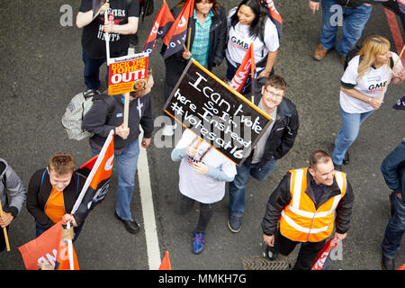 Londres, Royaume-Uni. 12 mai 2018. Londres, Royaume-Uni. 12 mai 2018. Londres, Royaume-Uni. 12 mai 2018.Un jeune manifestant tient une bannière pour voter à 16 ans au cours de la TUC mars et rallye, 12 mai 2018. Crédit : Kevin Frost/Alamy Live News Crédit : Kevin Frost/Alamy Live News Crédit : Kevin Frost/Alamy Live News Banque D'Images