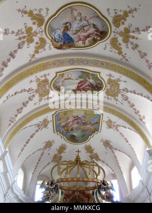 . English : Alsace, Bas-Rhin, église abbatiale Saint-Maurice d'Ebersmunster (PA00084701, IA00124485). Peinture monumentale du choeur (1759) : Assomption de Marie, la vision de saint Jean l'Evangéliste à Patmos et Trinité. Cet objet est indexée dans la base Palissy, base de données du patrimoine mobilier français du ministère français de la culture, sous les références IM67007570 et IM67007572. Brezhoneg | Français | Deutsch | English | Español | Français | English | Deutsch | Italiano | Português | Plattdüütsch |  +/- . 13 avril 2015. © Ralph Hammann - Wikimedia Commons abbatiale d'Ebersmunster228 Banque D'Images