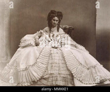 . Anglais : Photographie de la Comtesse Virginie di Castiglione (1837-1899). Français : la comtesse de Castiglione, Virginie est une aristocrate piémontaise et maîtresse de Napoléon III. Elle est née à Florence en Italie, le 22 mars 1837 et décédée à Paris, le 28 novembre 1899. Cette photographie de la comtesse de Castiglione est dite à l'éventail, sous le titre de Elvira. Anglais : Portrait of Countess Virginia Oldoini di Castiglione. English : Portrait de Virginia comtesse de Castiglione (1837-1899). 10 février 1863. Virginie comtesse de Castiglione (1837-1899) un Banque D'Images