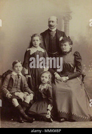 NPG x36196 ; Le duc et la duchesse de Connaught avec leurs enfants . 1893. Hughes & ArthurConnaughtfamille Mullins Banque D'Images