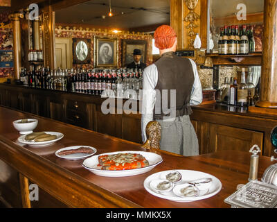 Skagway, Alaska, United States - 7 août 2009 : La mascotte Saloon, une authentique restauration de l'ancien port de Skagway. Les gens en statues de cire. Banque D'Images