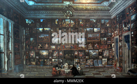 French : Photo Gallery. Huile sur toile. Les musées ont été les précurseurs des galeries privées de la noblesse. La galerie peinte comme un type d'images est née au début du 17e c. Cet exemple décrit la fin de l'imaginaire d'une collection. Comme de coutume dans la 18e c. l'étroite la pendaison et symétrique l'arrangement des oeuvres décoratives suivi principes. Dans tout le répertoire thématique de la peinture est présentée dans un affichage triomphante. La peinture peut représenter n'importe quoi et donc surpasse toutes les autres genres dans les arts. l'avant-plan les chiffres sont engagés dans une discussion savante sur l'art. Deutsch : Gemäldegalerie. Vo Banque D'Images