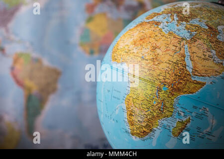L'Afrique et Moyen-Orient carte sur un globe terrestre avec en arrière-plan Banque D'Images
