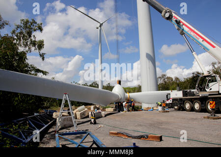 La première centrale éolienne du pays, à Bras-d'eau. Il a ainsi annoncé la mise en opération de plusieurs fermes photovoltaïques. Banque D'Images