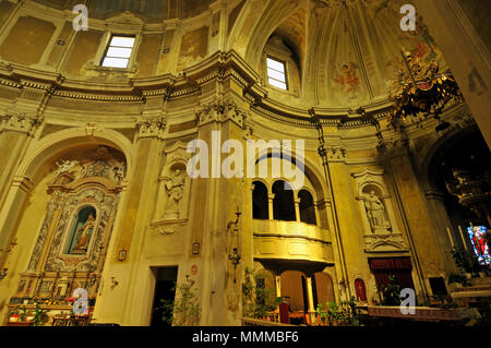 Vue de l'intérieur de l'église de Saint Antoine Martyr, Piazza Guglielmo Marconi, Ficarolo, Rovigo, Italie Banque D'Images