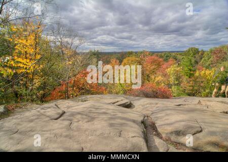 L'automne vue depuis les corniches donnent sur Parc national de Cuyahoga Valley près de Cleveland (Ohio). Banque D'Images