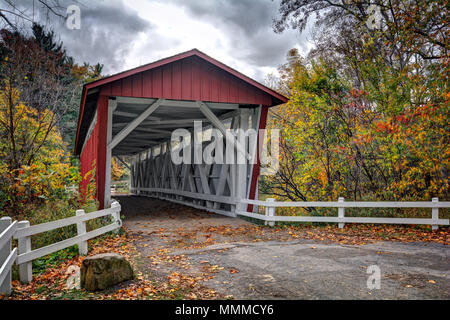 Le Everett Road Covered Bridge dans le parc national de Cuyahoga Valley péninsule dans l'Ohio. Banque D'Images