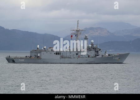 Gediz TCG (F495), un Gabya-classe (ou G-class frigate) exploité par la marine turque, à l'arrivée d'étapes pour l'exercice Joint Warrior 18-1. Banque D'Images