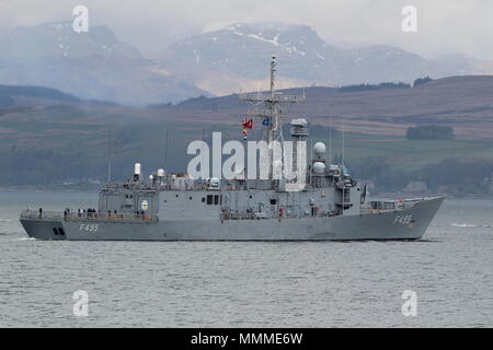 Gediz TCG (F495), un Gabya-classe (ou G-class frigate) exploité par la marine turque, à l'arrivée d'étapes pour l'exercice Joint Warrior 18-1. Banque D'Images