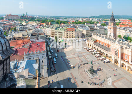 Les principaux sites touristiques et du centre historique de Cracovie en Pologne, lors de la prise de vue à partir de la vue du haut de la Tour Hall, lignes d'Achats Banque D'Images