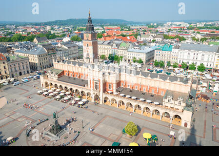 Le centre historique de Cracovie en Pologne, lors de la prise de vue à partir de la vue du haut de la galerie marchande, l'Hôtel De La Tour Banque D'Images