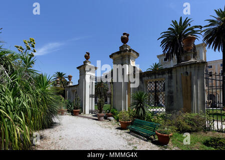 Vue sur le Palazzo Corsini à partir de l'Orto Botanico di Roma ou le jardin botanique de Rome. Situé sur les pentes inférieures du Gianicolo ou le mont Janicule, la Banque D'Images