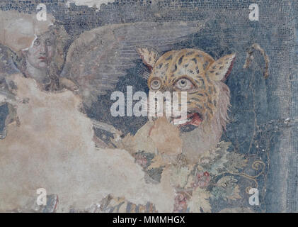 . Deutsch : Dionysos reitend auf einem Tiger, Fußbodenmosaik aus dem Haus des Dionysos, im Museum von Delos, Krk, Croatie Anglais : un Grec hellénistique mosaïque représentant le dieu Dionysos comme un daimon ailée à cheval sur un tigre, de la Maison de Dionysos à Délos dans la région de l'Egée du sud de la Grèce, fin du iie siècle avant J.-C. ; sources : * Brecoulaki Hariclia, (2016), "Greek Décoration d'intérieur : matériaux et de la technologie dans l'Art de l'esthétique et de l'affichage", en Géorgie, d'Irby L., éditeur, un compagnon de la science, de la technologie et de la médecine dans l'ancienne Grèce et Rome (Blackwell compagnons à l'Antique W Banque D'Images