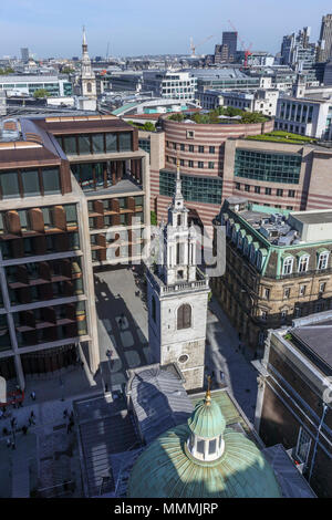 Nouveaux et anciens : Tour de St Stephen Walbrook, London EC4 avec Bloomberg Londres Building, 1 Volaille et ville de London Magistrates Court CE4 Banque D'Images