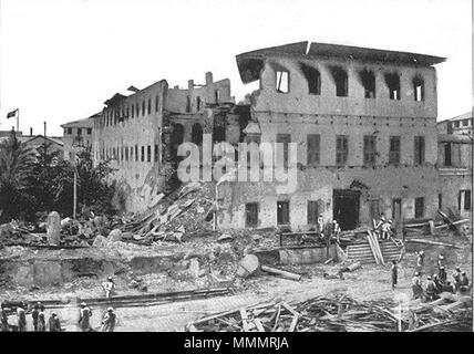 . Deutsch : Zerstörtes Gebäude nach dem Krieg im Angriff Britisch-Sansibarischen Français : palais et autres bâtiments détruits après l'attaque à la guerre Anglo-Zanzibar. À Stone Town, Zanzibar City. 中文 : 英桑战争中被英军炮轰的桑给巴尔后宫 . Richard Dorsey (1865-1915) Mohun 46 AngloZanzibarWar Banque D'Images