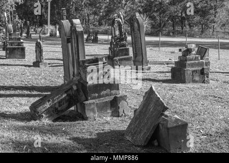 Tombes dans le cimetière de l'Ouest Woluwé-Saint-Lambert / Sint-lambrechts-Woluwe Banque D'Images