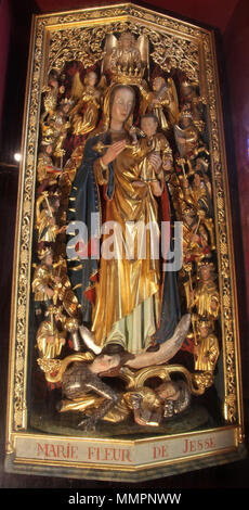 . English : Arbre de Jessé (Église de Trédrez-Locquémeau). Comme d'autres arbres de Jessé bretons, il présente, au-dessus de Jessé, une démone à la queue et un bras couverts d'écailles. . 30 janvier 2014, 19:24:08. Artistes anonymes du XVe et XVIe siècle Arbre-de-jesse-eglise-de-tredrez Banque D'Images