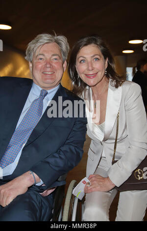 L'attribution de '2018' à Preis Nannen Elbphilharmonie Hamburg. Comprend : Matthias Prinz (Nach) Schlaganfall mit Ehefrau Alexandra von Rehlingen Où : Hambourg, Allemagne Quand : 11 Avr 2018 Crédit : Becher/WENN.com Banque D'Images