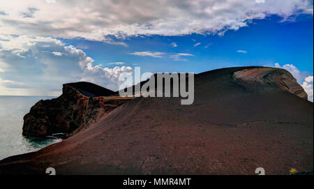 Paysage au volcan Capelinhos caldera à Faial, Açores, Portugal Banque D'Images