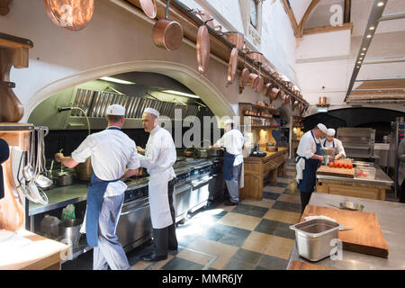 À l'embargo 0001 Lundi 14 mai la cuisine royale au château de Windsor où les préparations sont en cours pour le banquet d'accueil après le mariage du prince Harry et Meghan Markle le 19 mai. Banque D'Images