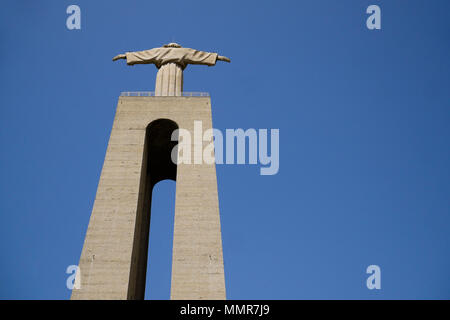 Cristo Rei statue géante, district d'Almada, Lisbonne, Portugal Banque D'Images