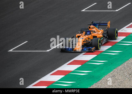 Barcelone, Espagne. 12 Mai 2018 : Fernando Alonso (ESP) au cours de la qualification pour le GP sur le circuit espagnol de Barcelone, Plaça de Catalunya dans sa McLaren MCL33 Crédit : Matthias Rickenbach/Alamy Live News Banque D'Images