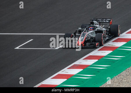 Barcelone, Espagne. 12 Mai 2018 : Romain Grosjean (FRA) au cours de la qualification pour le GP sur le circuit espagnol de Barcelone, Plaça de Catalunya dans son Haas VF-18 Crédit : Matthias Rickenbach/Alamy Live News Banque D'Images