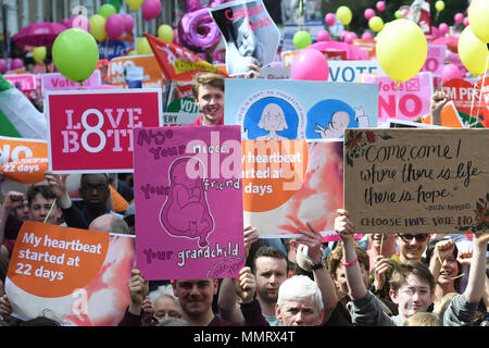 Dublin, Irlande. 13/5/2018. 'Stand up pro-vie pour la Vie' Rassemblement pour la conservation de la huitième modification dans le référendum à venir sur la loi sur l'avortement, qui aura lieu le 25 mai. Crédit photo : ASWphoto ASWphoto :/Alamy Live News Banque D'Images