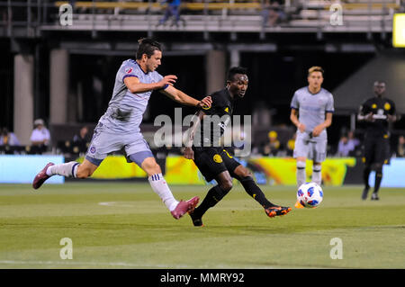 Samedi, 12 mai 2018 : Columbus Crew milieu SC Ricardo Clark (2) passe le ballon dans la deuxième partie du match entre Chicago Fire et Columbus Crew Stadium, MAPFRE à SC à Columbus OH. Crédit Photo obligatoire : Dorn Byg/Cal Sport Media. Columbus Crew SC 3 - 0 Chicago Fire Crédit : Cal Sport Media/Alamy Live News Banque D'Images