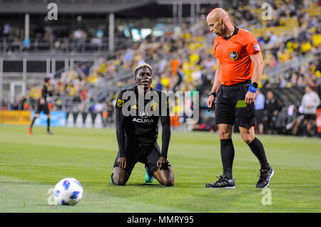 Samedi, 12 mai 2018 : Columbus Crew SC avant Gyasi Zerdes (11) reçoit un carton jaune durant la seconde moitié du match entre Chicago Fire et Columbus Crew Stadium, MAPFRE à SC à Columbus OH. Crédit Photo obligatoire : Dorn Byg/Cal Sport Media. Columbus Crew SC 3 - 0 Chicago Fire Crédit : Cal Sport Media/Alamy Live News Banque D'Images