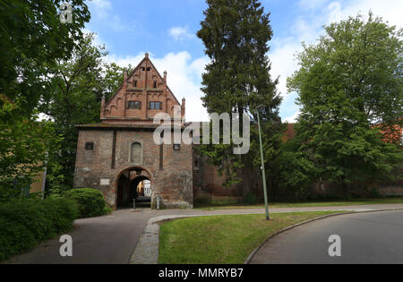 11 mai 2018, l'Allemagne, Memmingen Memmingen : historique du mur du soi-disant "Einlass' ('entrée'). Les murs de la ville sont d'être rénové au cours des 10 prochaines années pour un coût de 10 millions d'euros. Photo : Karl-Josef Opim/dpa dpa : Crédit photo alliance/Alamy Live News Banque D'Images