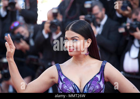 Cannes, France. 13 mai, 2018. Cannes, France. 13 mai, 2018. Cannes, France. 13 mai, 2018. Cannes, France. 12 mai, 2018. Aishwarya Rai au Filles du Soleil (Les Filles du Soleil) à la projection de gala du 71e Festival de Cannes, samedi le 12 mai 2018, Cannes, France. Photo credit : Crédit : Doreen Doreen Kennedy Kennedy/Alamy Live News Crédit : Doreen Kennedy/Alamy Live News Crédit : Doreen Kennedy/Alamy Live News Banque D'Images