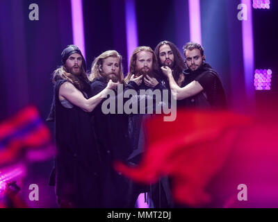 12 mai 2018, Portugal, Lisbonne : Rasmussen Danemark arrivent à la finale de la 63e Concours Eurovision de la chanson. Photo : Jörg Carstensen/dpa Banque D'Images