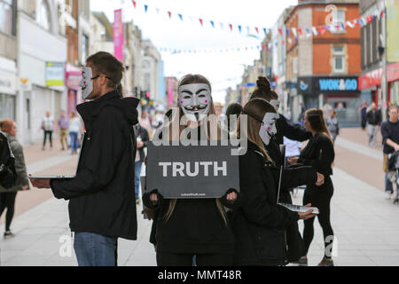 Southend, UK. Le 13 mai 2018. Un règlement pacifique démonstration statique apparente à sensibiliser à la cruauté inhérente à l'industrie laitière et l'industrie de la viande. Penelope Barritt/Alamy Live News Banque D'Images