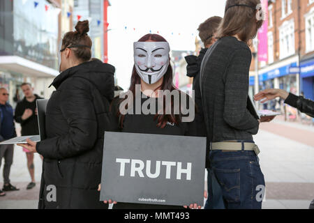 Southend, UK. Le 13 mai 2018. Un règlement pacifique démonstration statique apparente à sensibiliser à la cruauté inhérente à l'industrie laitière et l'industrie de la viande. Penelope Barritt/Alamy Live News Banque D'Images