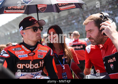 Imola, Italie. Le 13 mai 2018. Les vélos en course 2 Superbike au circuit d'Imola Dino et Enzo Ferrari pour la ronde italienne d'Imola, Italie. Le 13 mai 2018. Le Championnat Superbike. Dans l'image : 7 Chaz Davies GBR Ducati Panigale R (aruba.it Racing Ducati). 13/05/2018, Imola, Italie : Crédit Photo indépendant Srl/Alamy Live News Banque D'Images