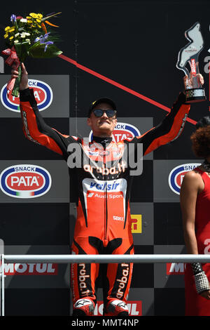 Imola, Italie. Le 13 mai 2018. Les vélos en course 2 Superbike au circuit d'Imola Dino et Enzo Ferrari pour la ronde italienne d'Imola, Italie. Le 13 mai 2018. Le Championnat Superbike. Dans l'image : 7 Chaz Davies GBR Ducati Panigale R (aruba.it Racing Ducati). 13/05/2018, Imola, Italie : Crédit Photo indépendant Srl/Alamy Live News Banque D'Images