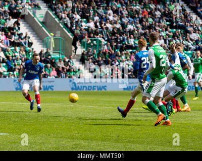 Easter Road, Edinburgh, UK. 13 mai, 2018. Scottish Premier League Football, Hibernian contre Rangers ; Jamie Maclaren de Hibernian Hibs scores 4e but : Action Crédit Plus Sport/Alamy Live News Banque D'Images