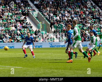 Easter Road, Edinburgh, UK. 13 mai, 2018. Scottish Premier League Football, Hibernian contre Rangers ; Jamie Maclaren de Hibernian Hibs scores 4e but : Action Crédit Plus Sport/Alamy Live News Banque D'Images