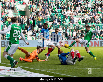 Easter Road, Edinburgh, UK. 13 mai, 2018. Scottish Premier League Football, Hibernian contre Rangers ; Jamie Maclaren de Hibernian Hibs scores 5e but : Action Crédit Plus Sport/Alamy Live News Banque D'Images